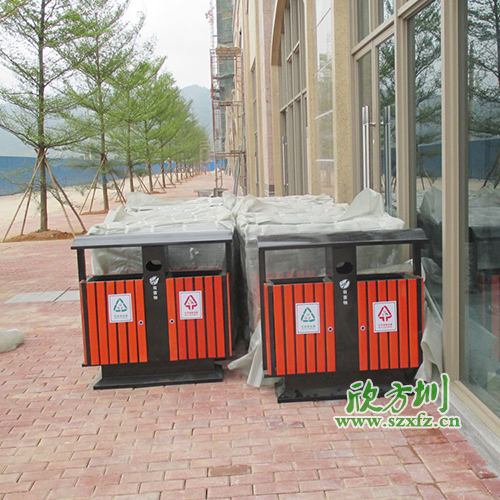 廣州清遠(yuǎn)地產(chǎn)物業(yè)公司,增添欣方圳鋼木垃圾桶