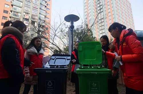 垃圾分類(lèi)系列： 垃圾桶蓋合起來(lái)！